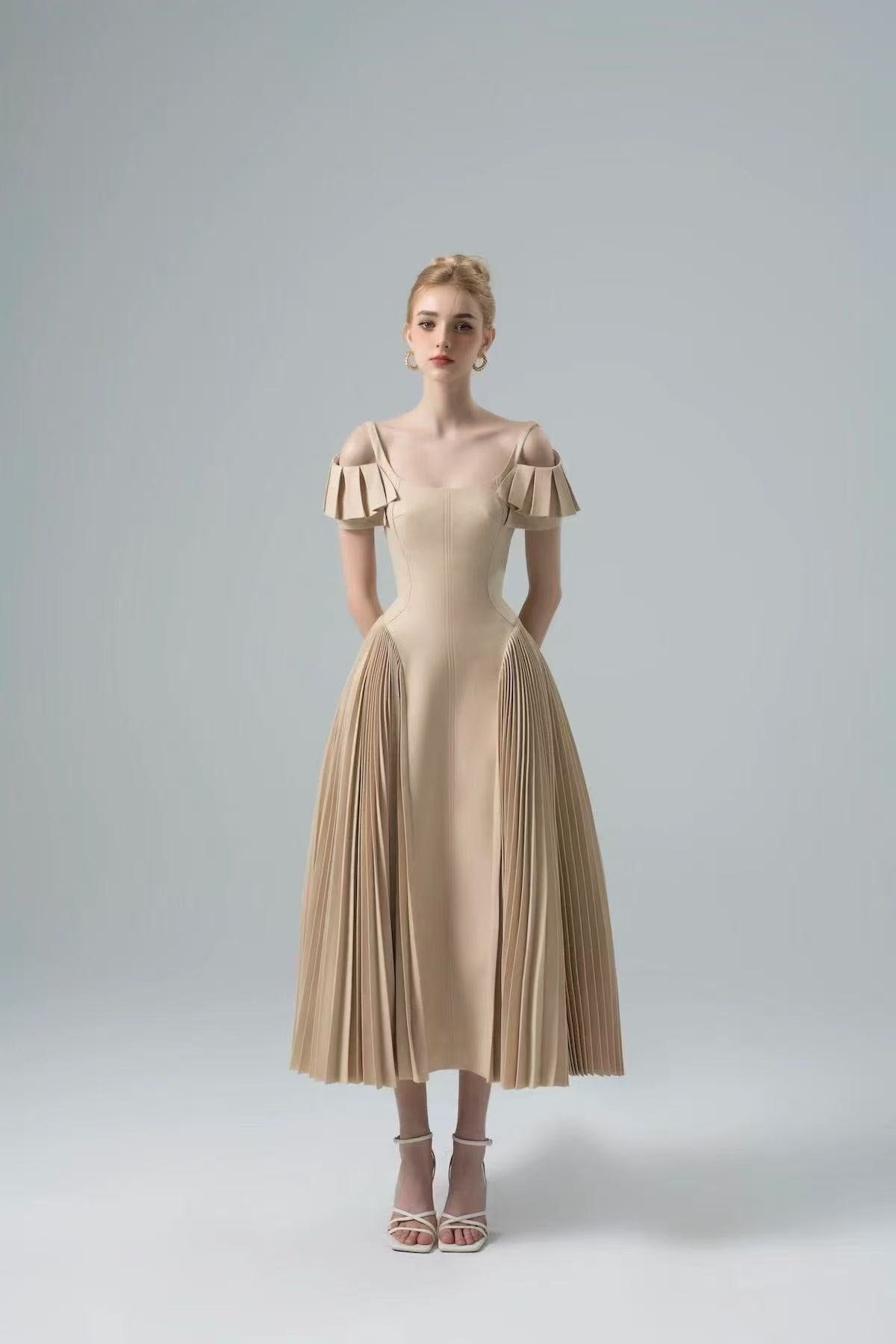 Đầm thiết kế cao cấp dáng dài xếp li áo cổ rộng Màu Kem cực đẹp 6776