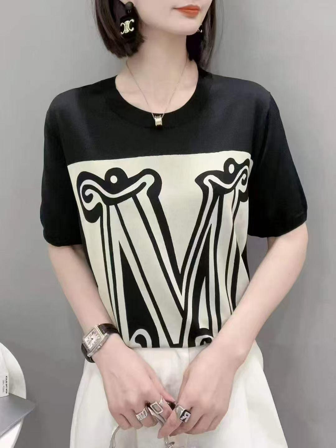 Áo Montoghi đen hoạ tiết chữ M 7923