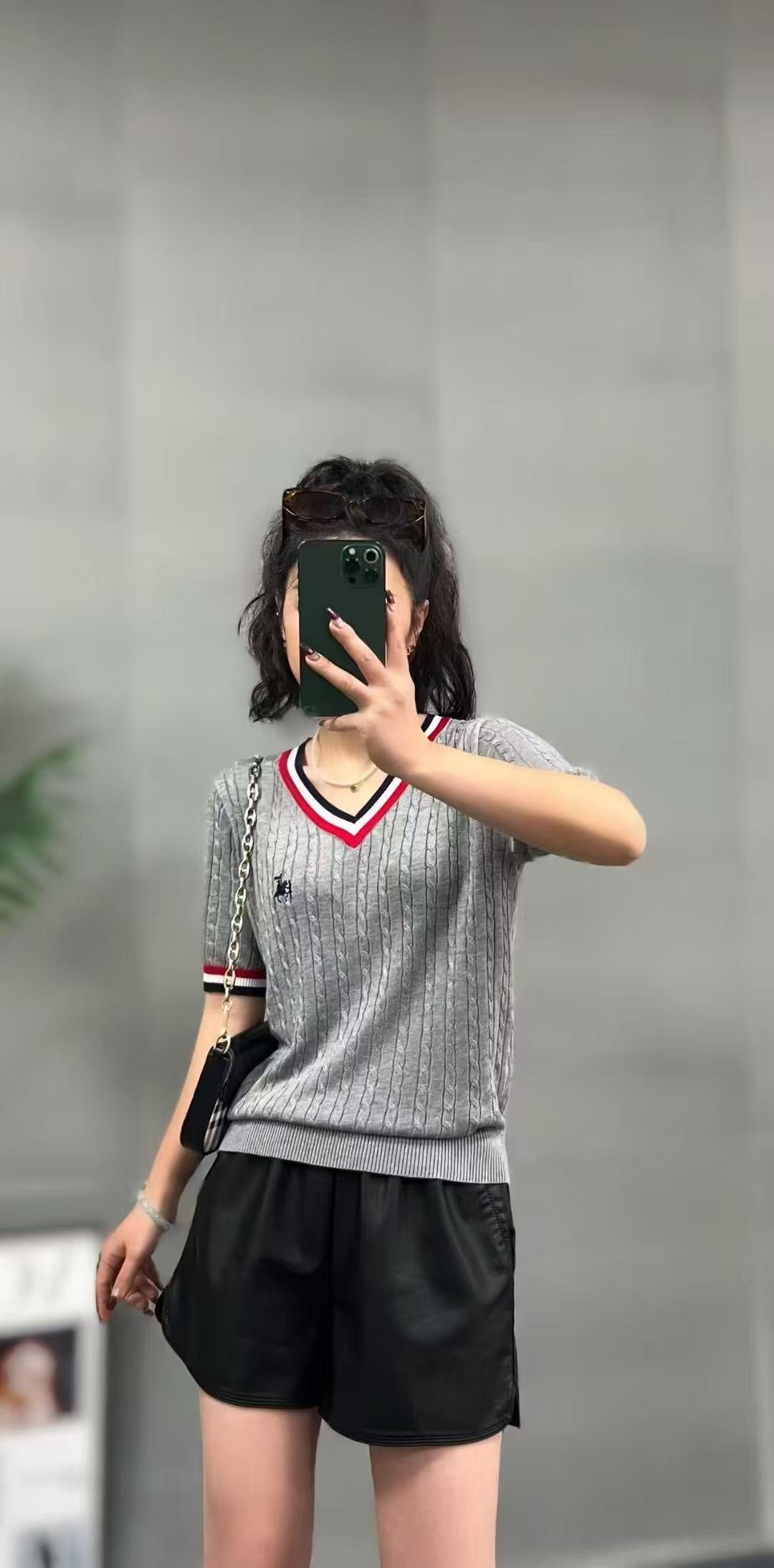 Áo BB tay ngắn cổ tim viền đỏ Màu Xám 7832