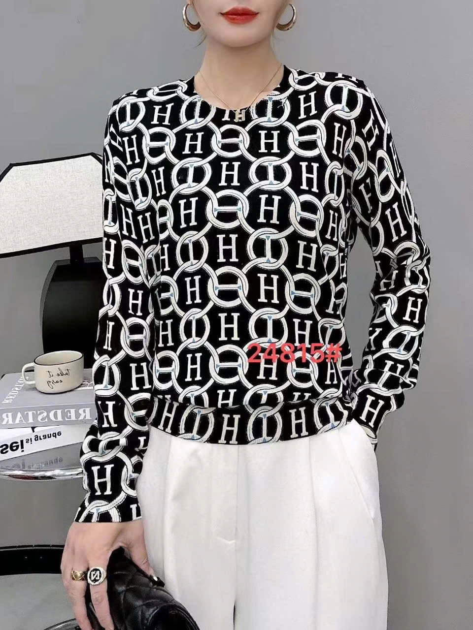 Áo len Montoghi chữ H đen 3799