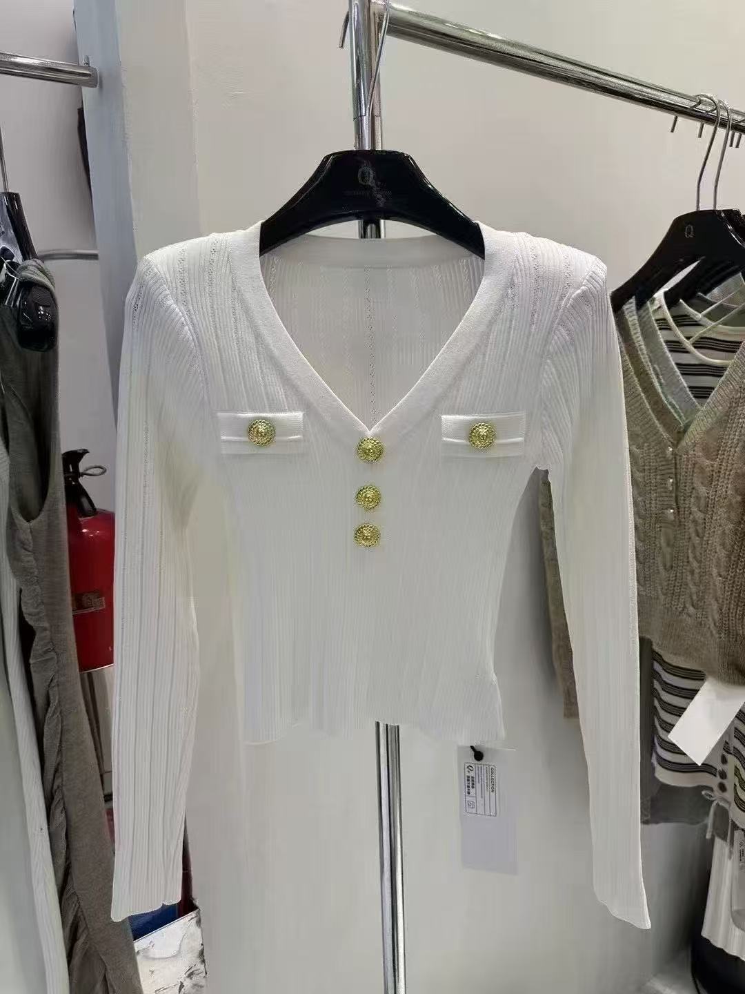 Áo len cổ tim dài tay nút ngực Màu Đen 6860