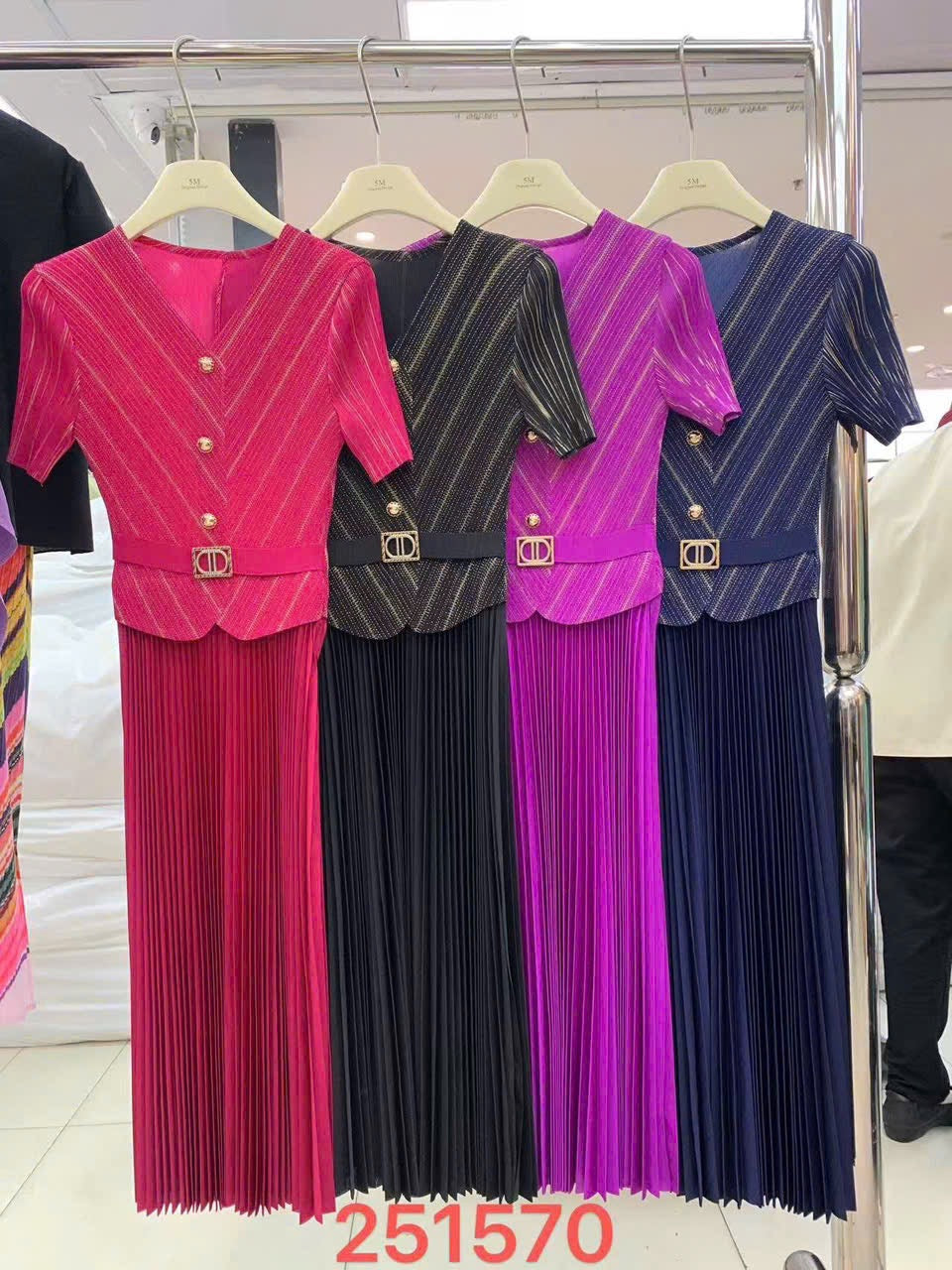 Đầm thun nhún hoạ tiết sọc màu hồng 6019