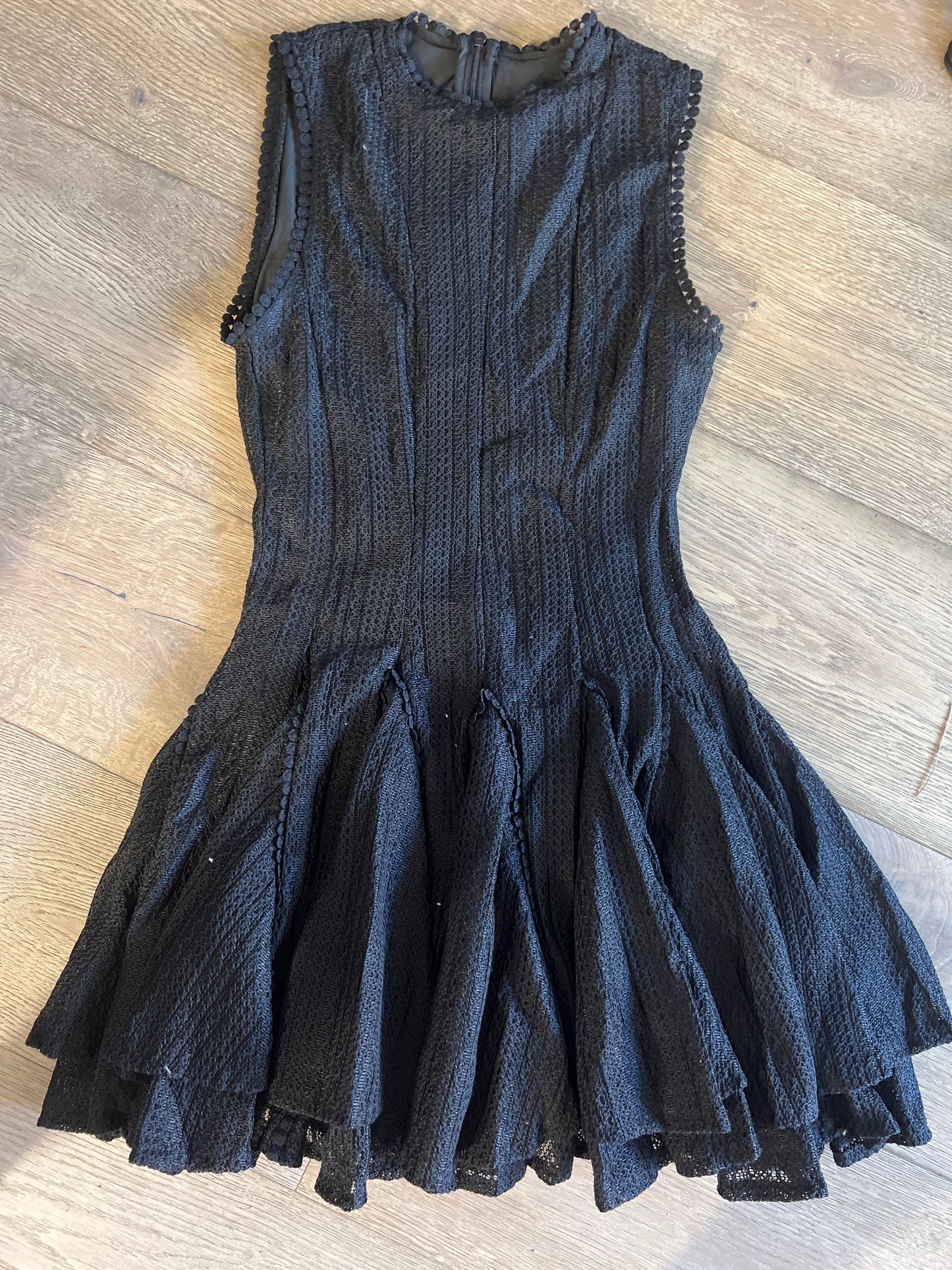 Đầm Zim sát nách ngắn Màu Đen 6370