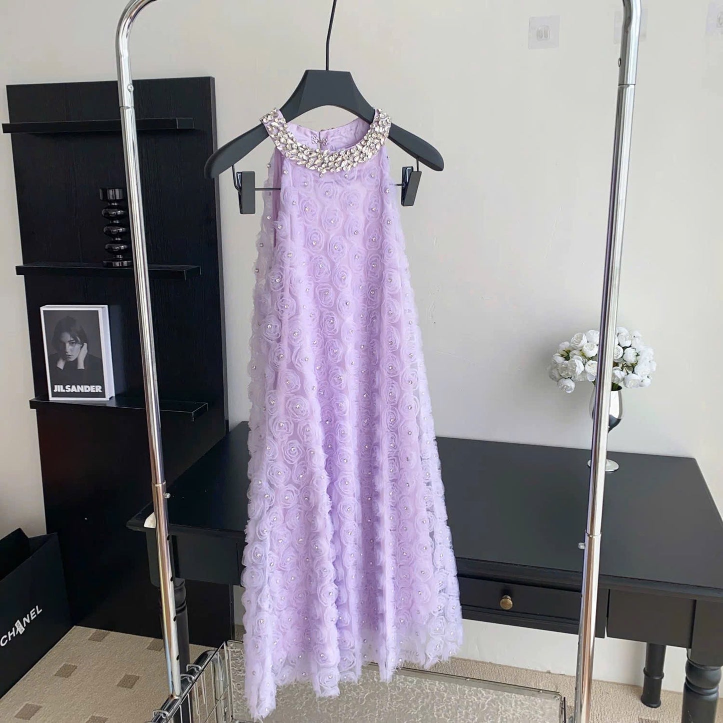 Đầm cổ yếm suông xòe hoa nổi viền cổ đá siêu đẹp 6322