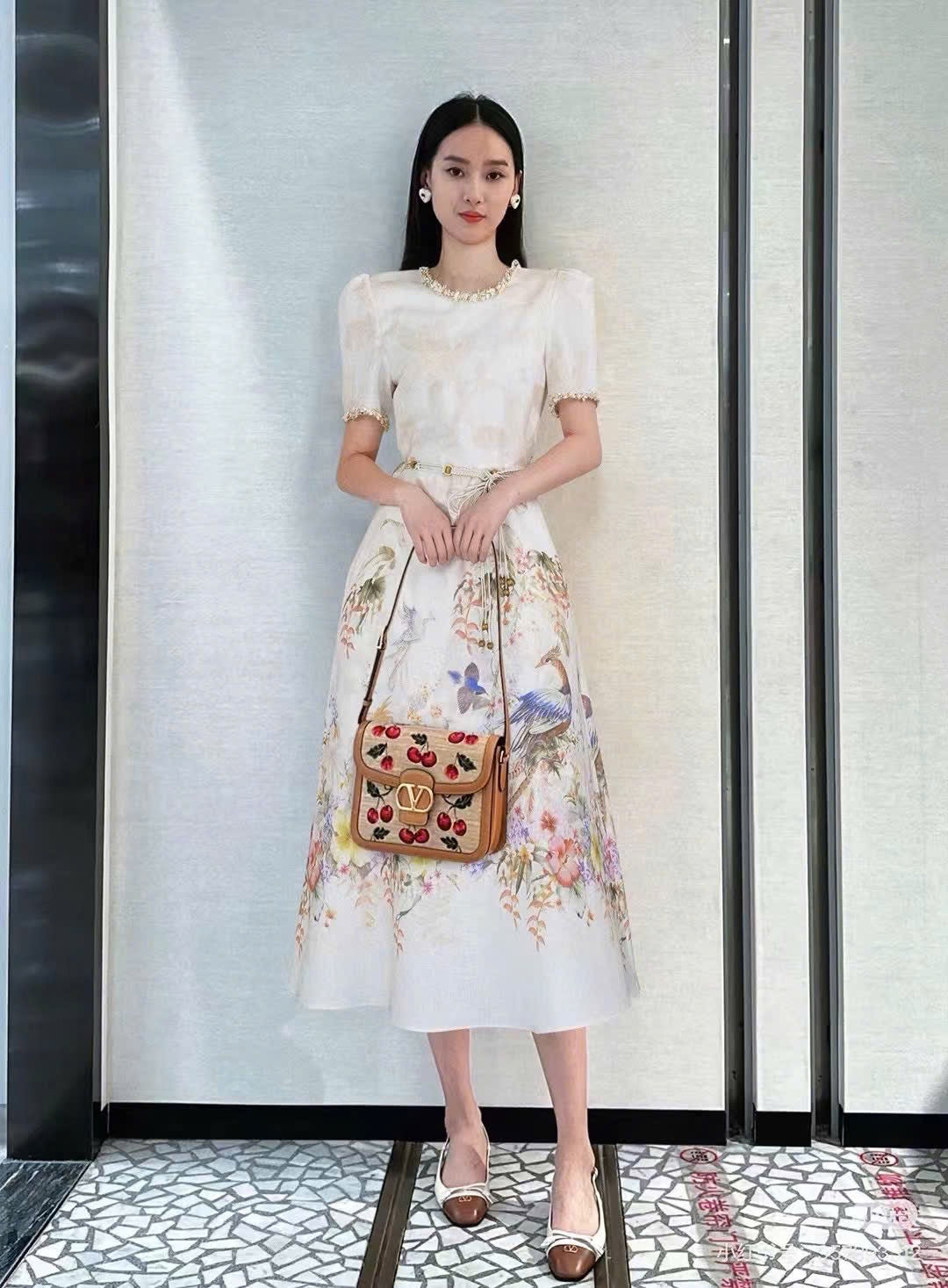 Đầm thiết kế màu kem kèm dây cột eo trẻ trung dịu dàng 6806