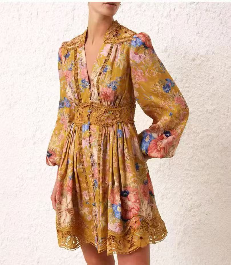 Đầm lụa ngắn tay dài cổ tim cài nút hoạ tiết vàng 6757