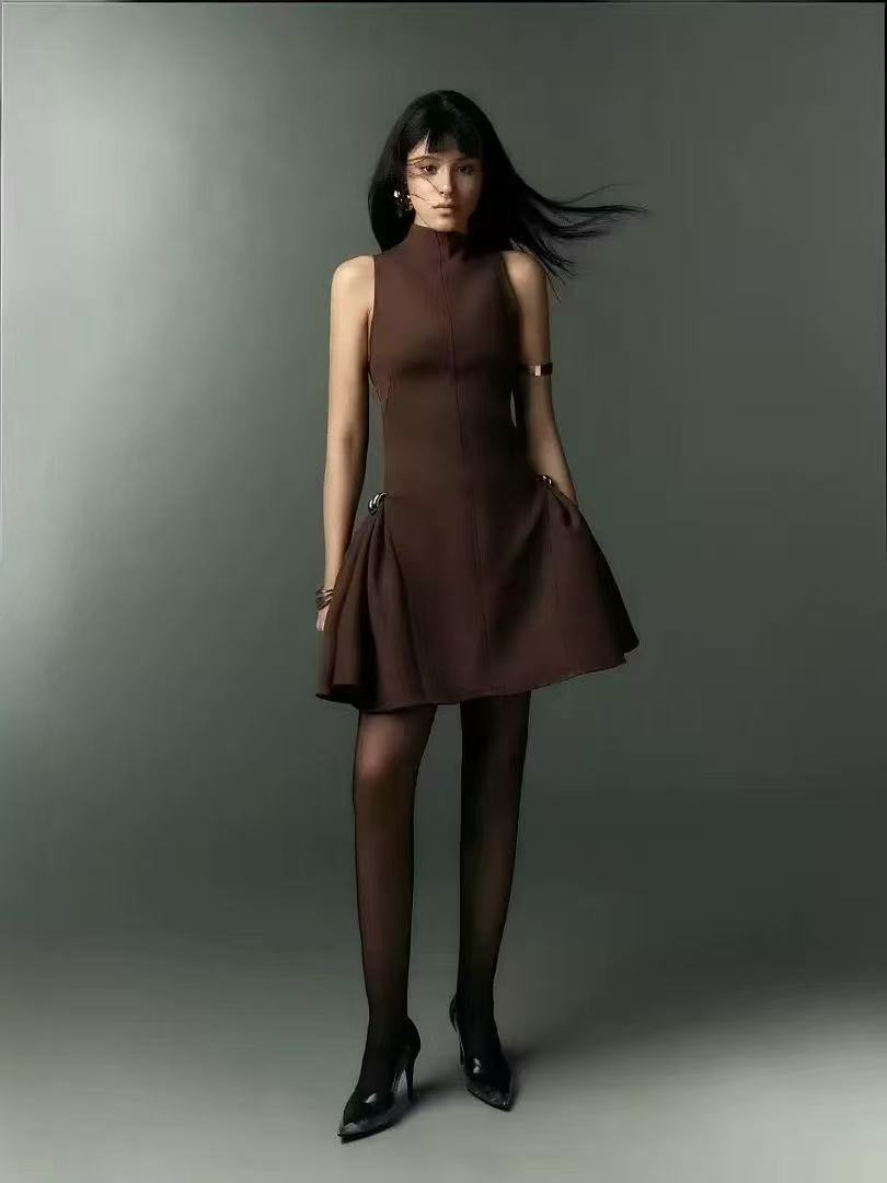 Đầm thiết kế sát nách xoè ngắn Màu Đen 6771