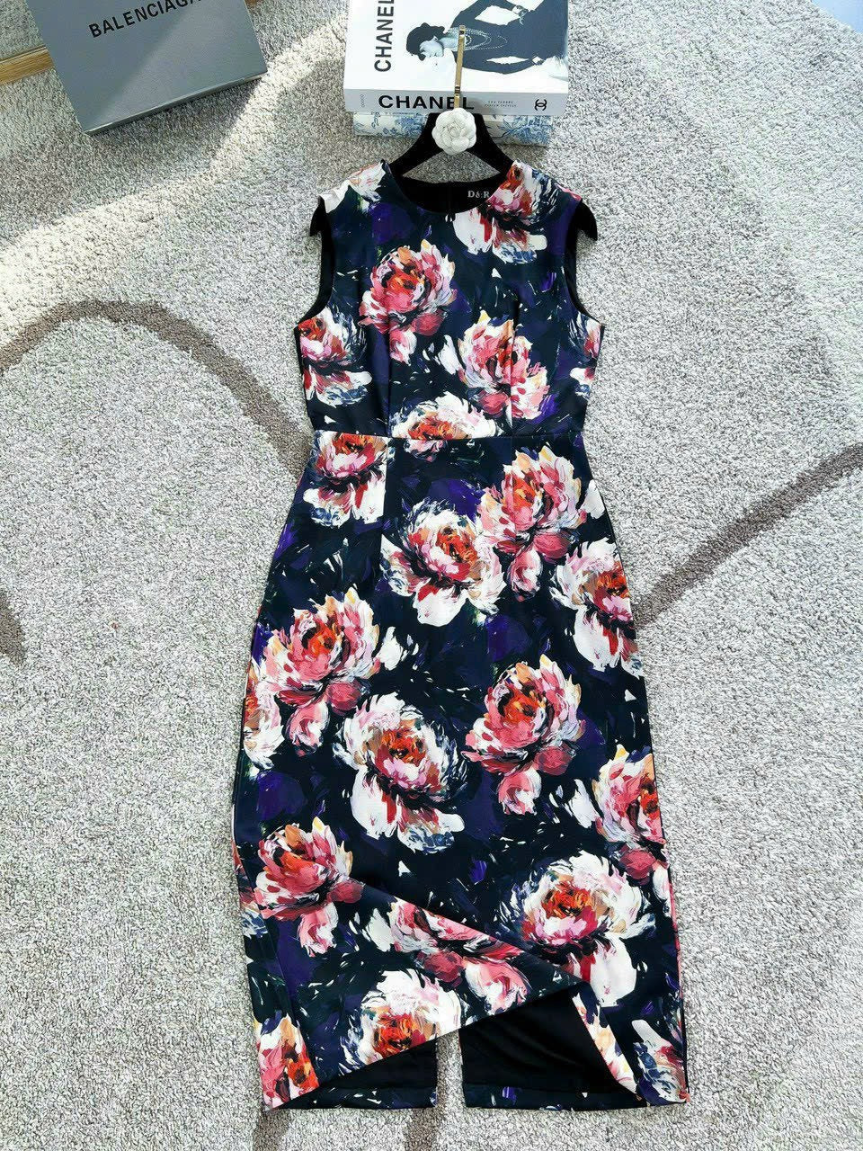 Đầm sát nách nhiều hoa màu trắng hồng 2769