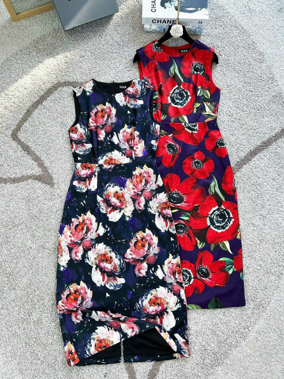 Đầm sát nách nhiều hoa màu đỏ 2770