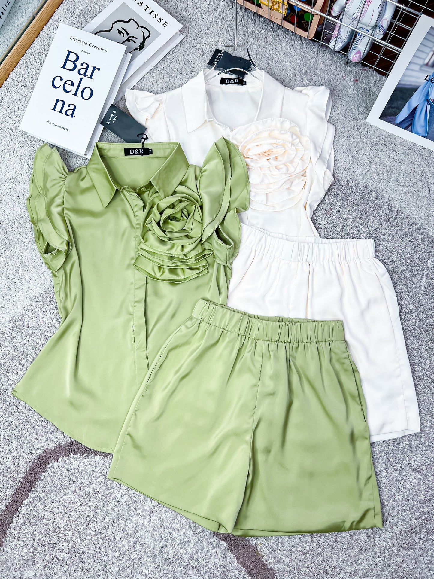 Sét lụa áo phối bông lớn kèm quần sọt màu xanh 2793