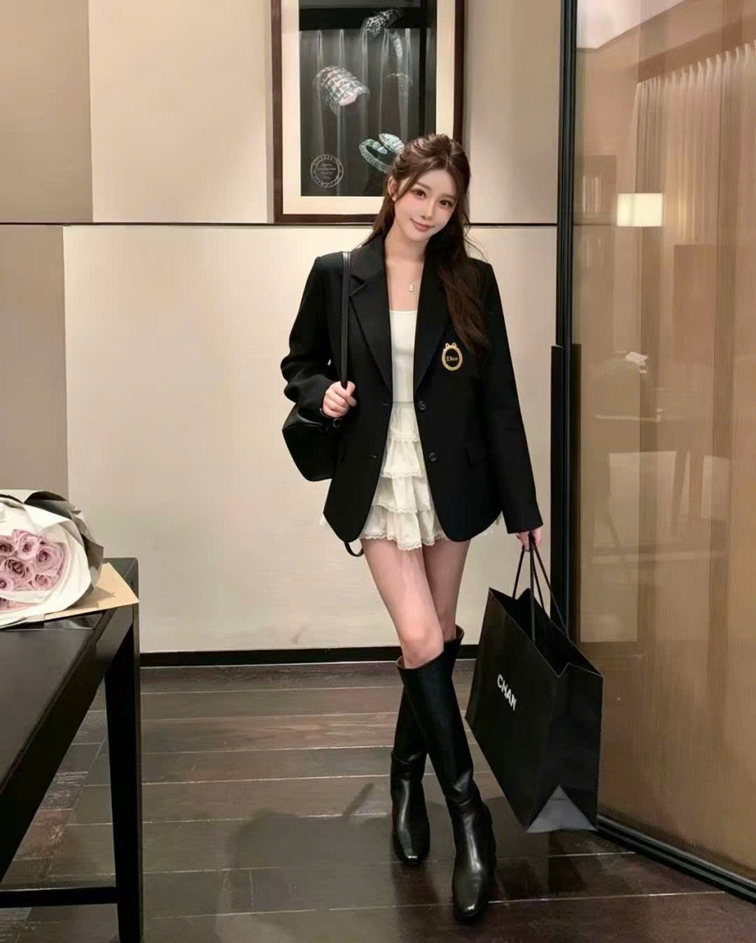 Áo vest CD logo thêu vàng Màu Đen 9571