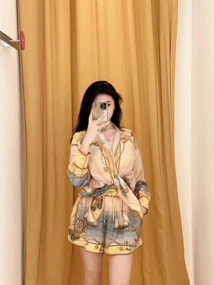 Set lụa quần sọt áo sơ mi hoạ tiết xe ngựa vàng cực xinh 6742