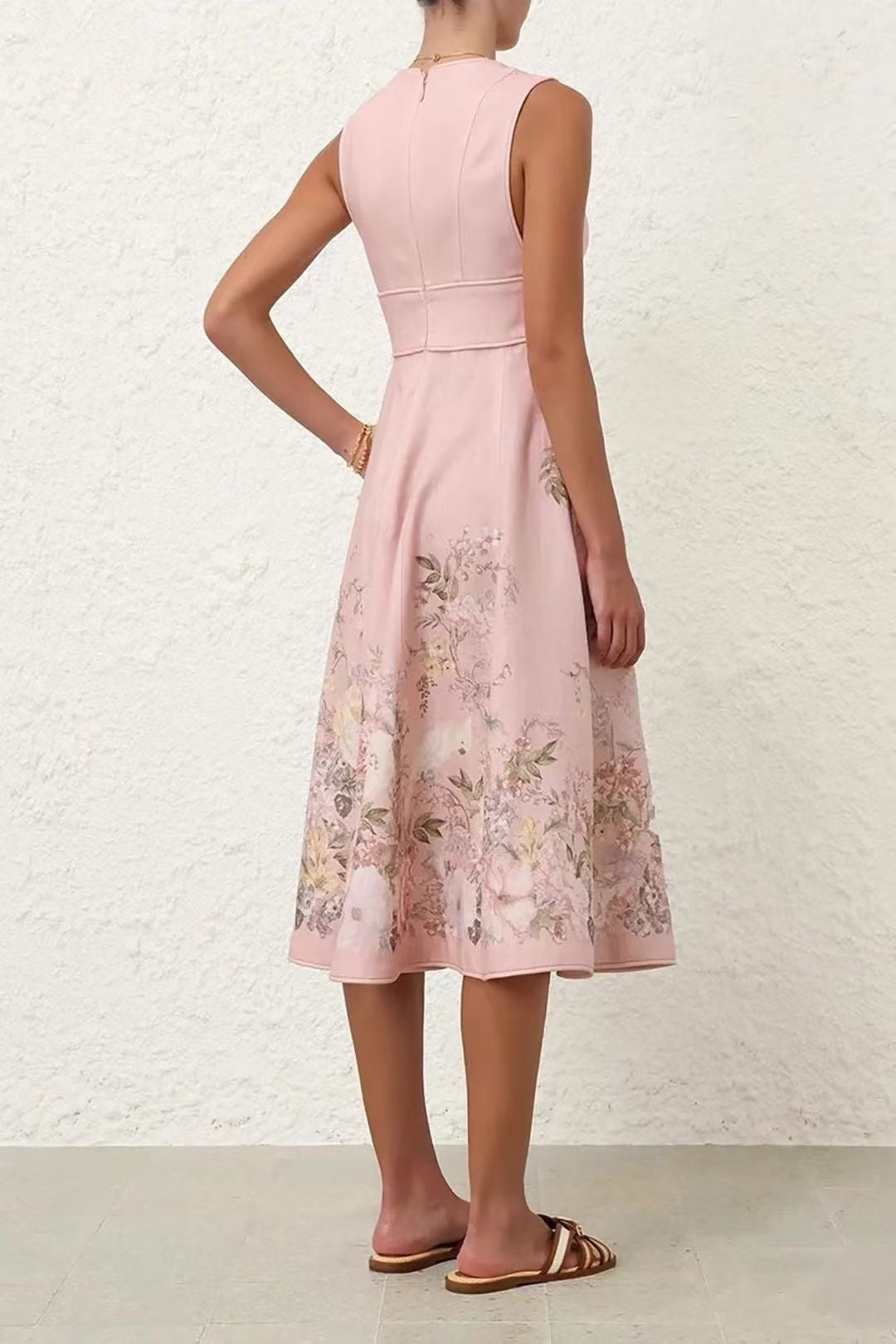 Đầm lụa sát nách ngực xẻ sâu bông màu hồng 6791