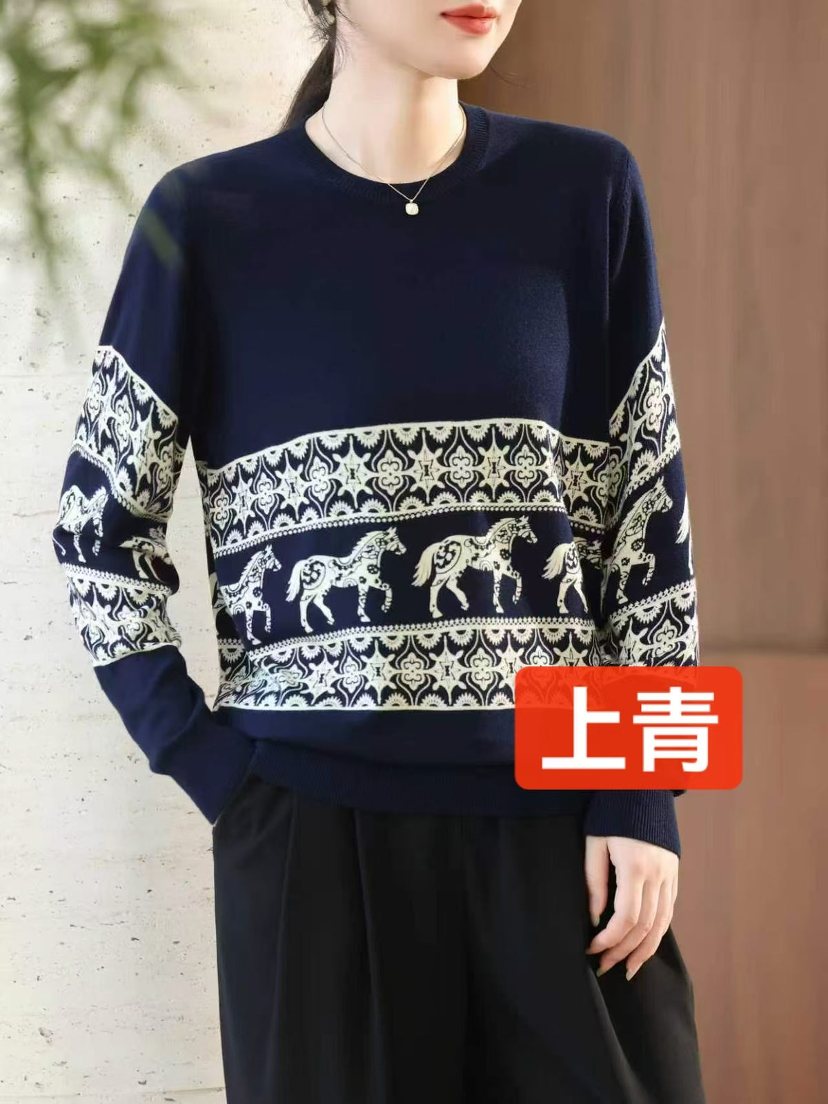 Áo Montoghi chui cổ dài tay hoạ tiết hàng ngựa nhỏ Màu Đen