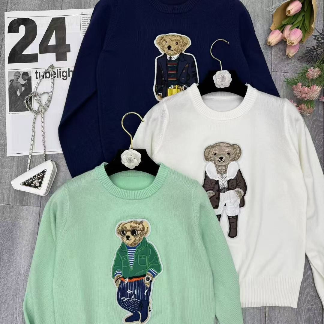 Áo len gấu dài tay cổ tròn Màu Trắng 6885