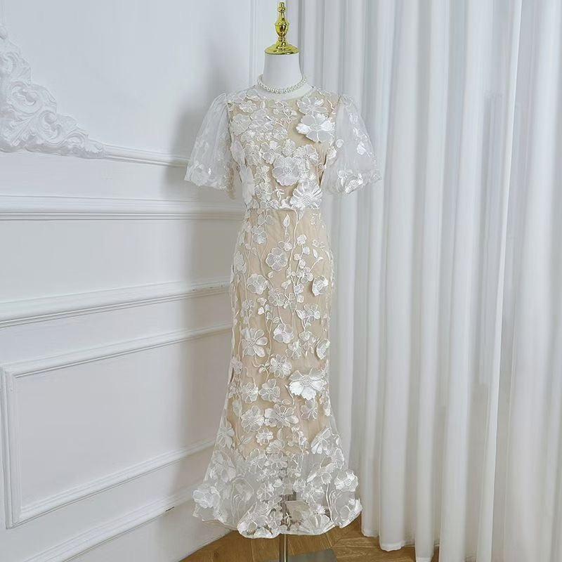 Đầm ren hoa nổi đuôi cá ngắn tay Màu Trắng 6812