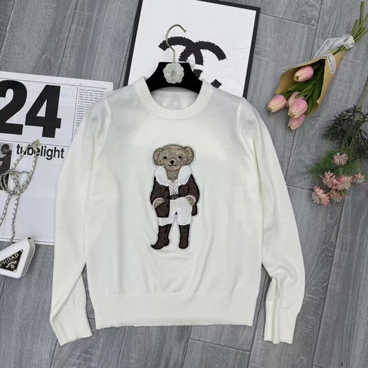 Áo len gấu dài tay cổ tròn Màu Trắng 6885