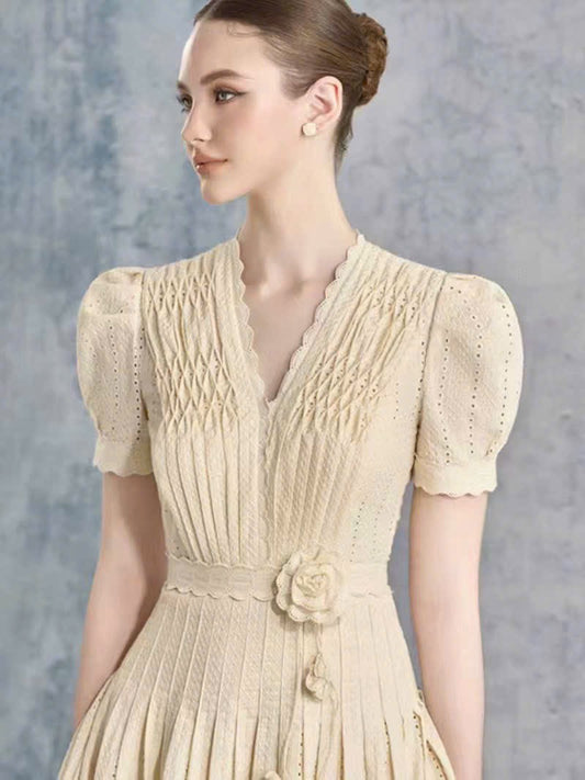 Đầm Zim ngắn kem bông hoa eo xinh xắn 5964