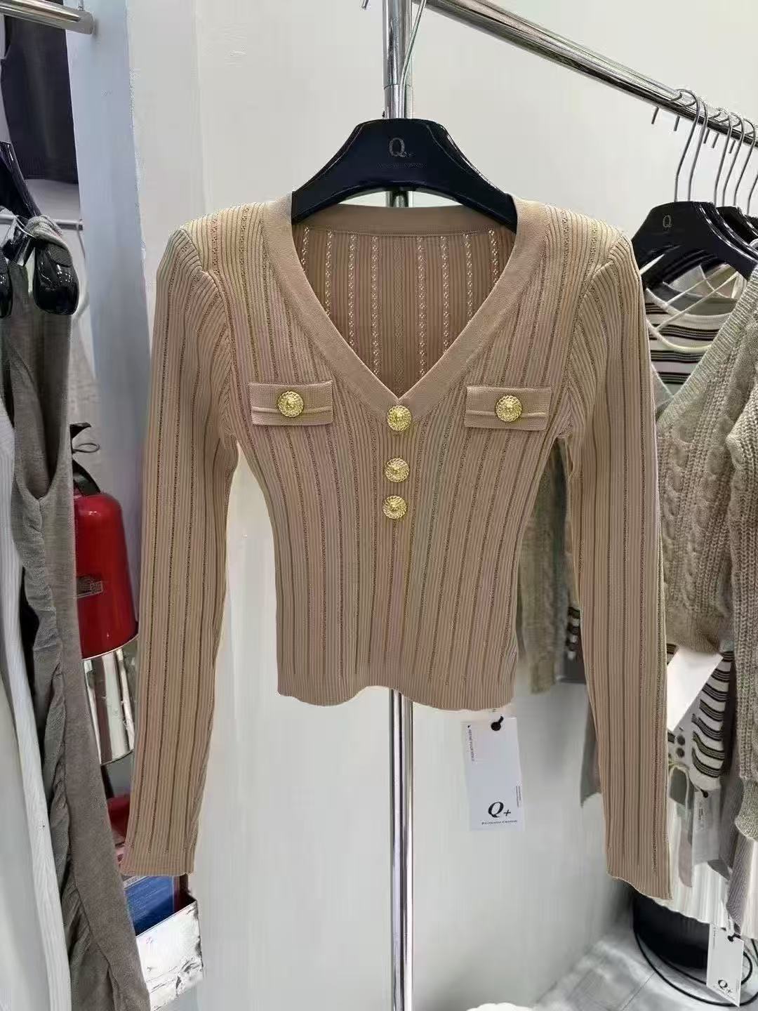 Áo len cổ tim dài tay nút ngực Màu Trắng 6859