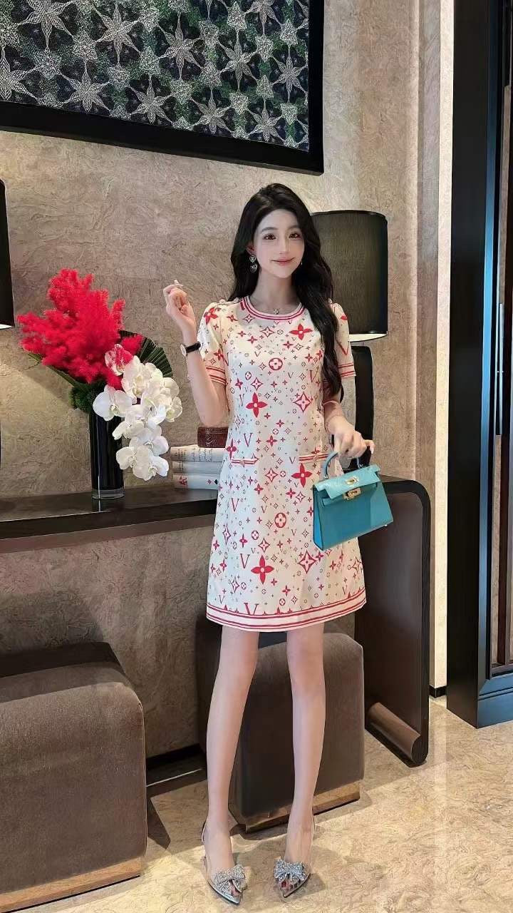 Đầm suông Lv chữ hổng  637