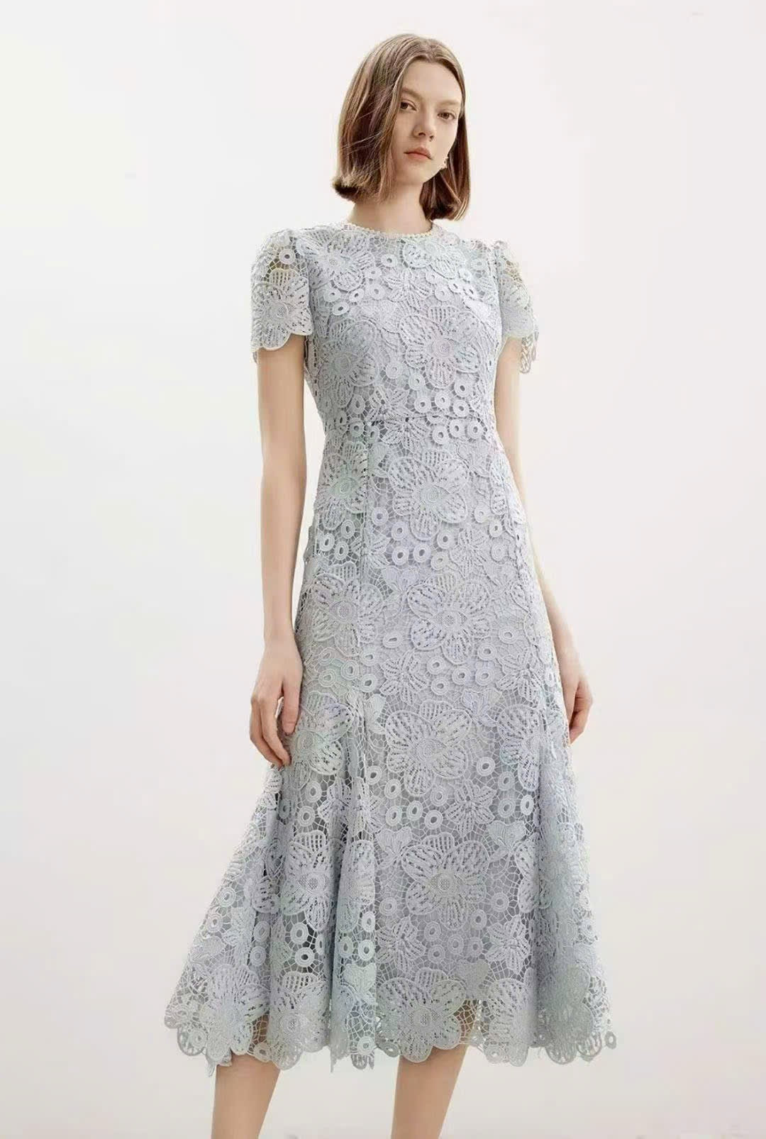 Đầm thiết kế ren tay ngắn dáng dài màu xanh nhạt 6345