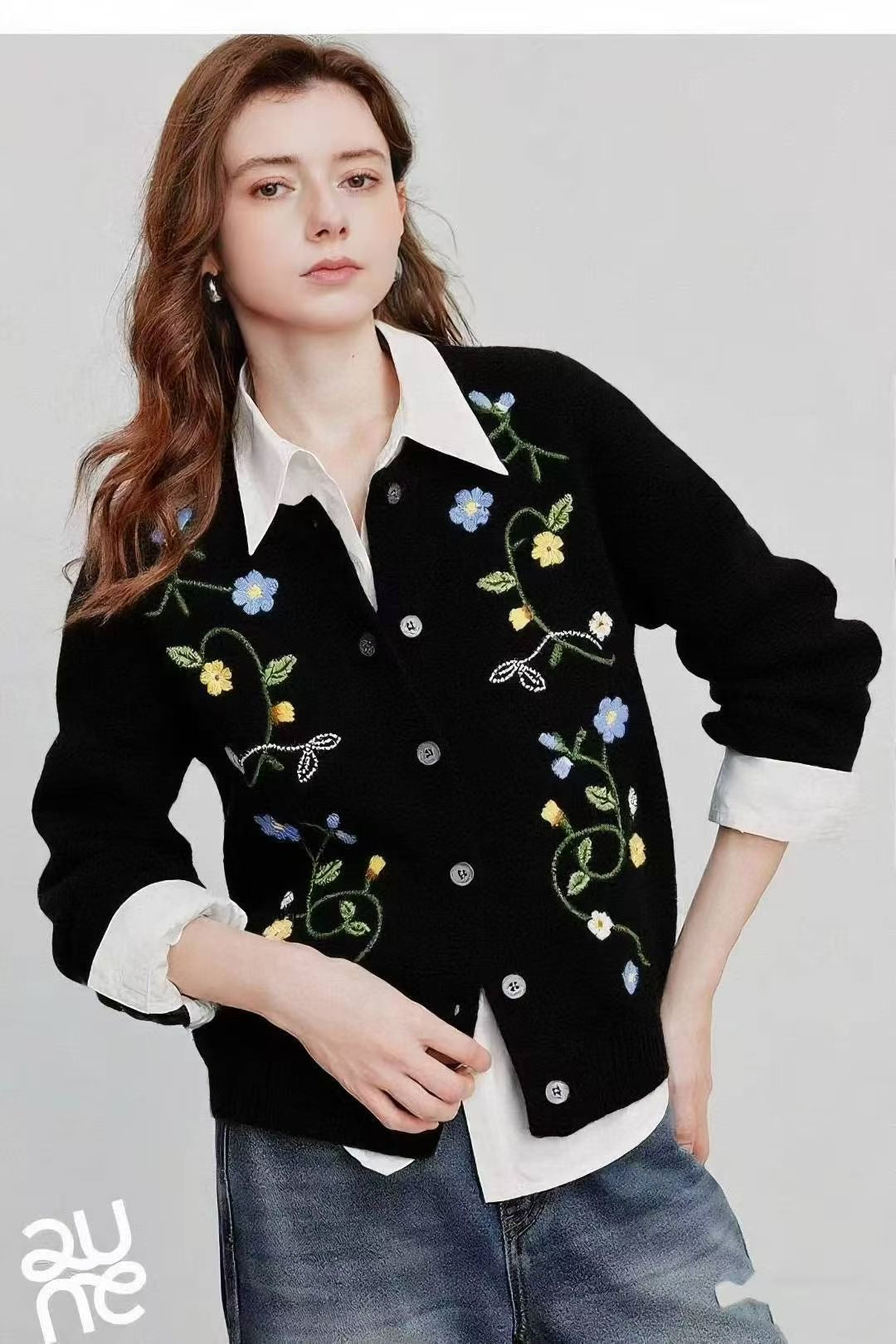 Áo khoác len thêu nhiều bông hoa nhỏ hai vạt áo Màu Xám 6881