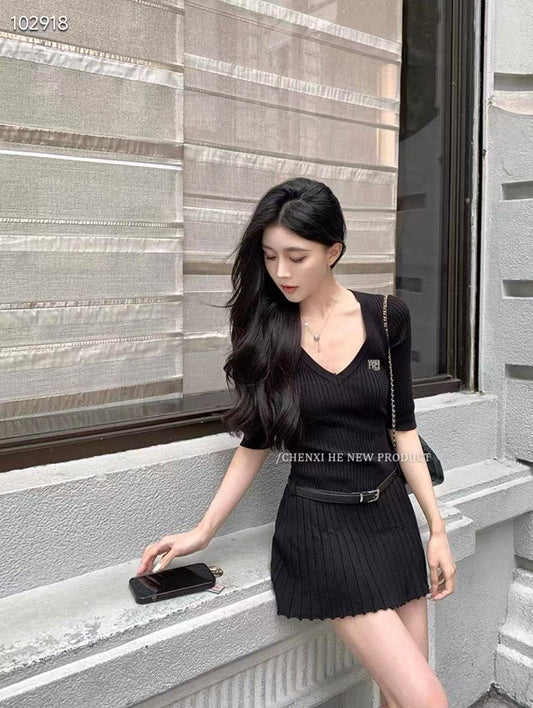 Đầm Wa kèm belt logo ngực Màu Đen 6864