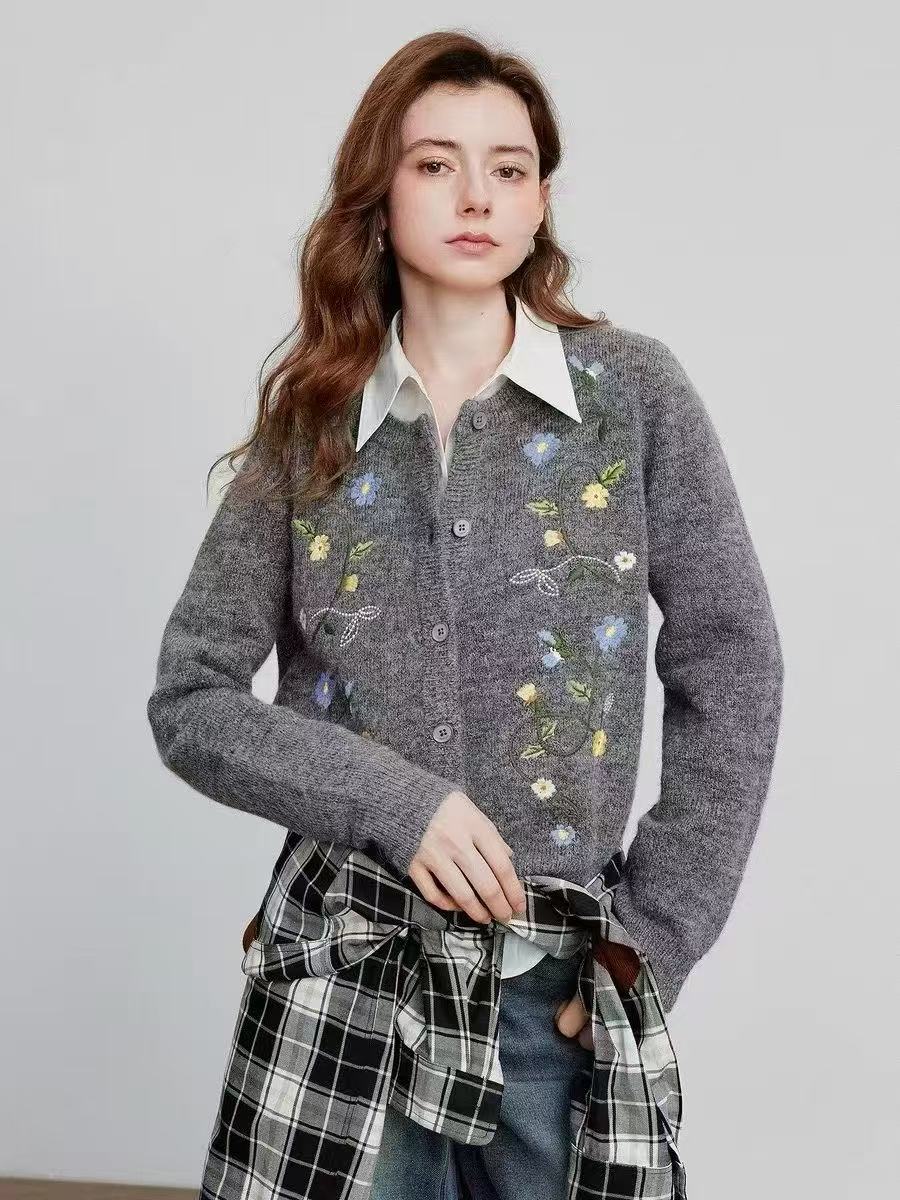 Áo khoác len thêu nhiều bông hoa nhỏ hai vạt áo Màu Xám 6881