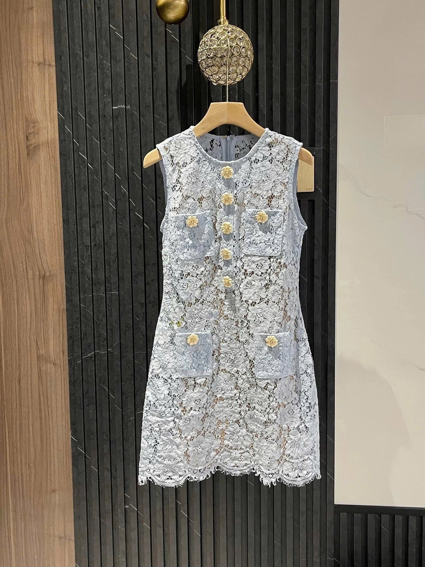 Đầm ren sát nách ngắn màu xanh nhạt 6321