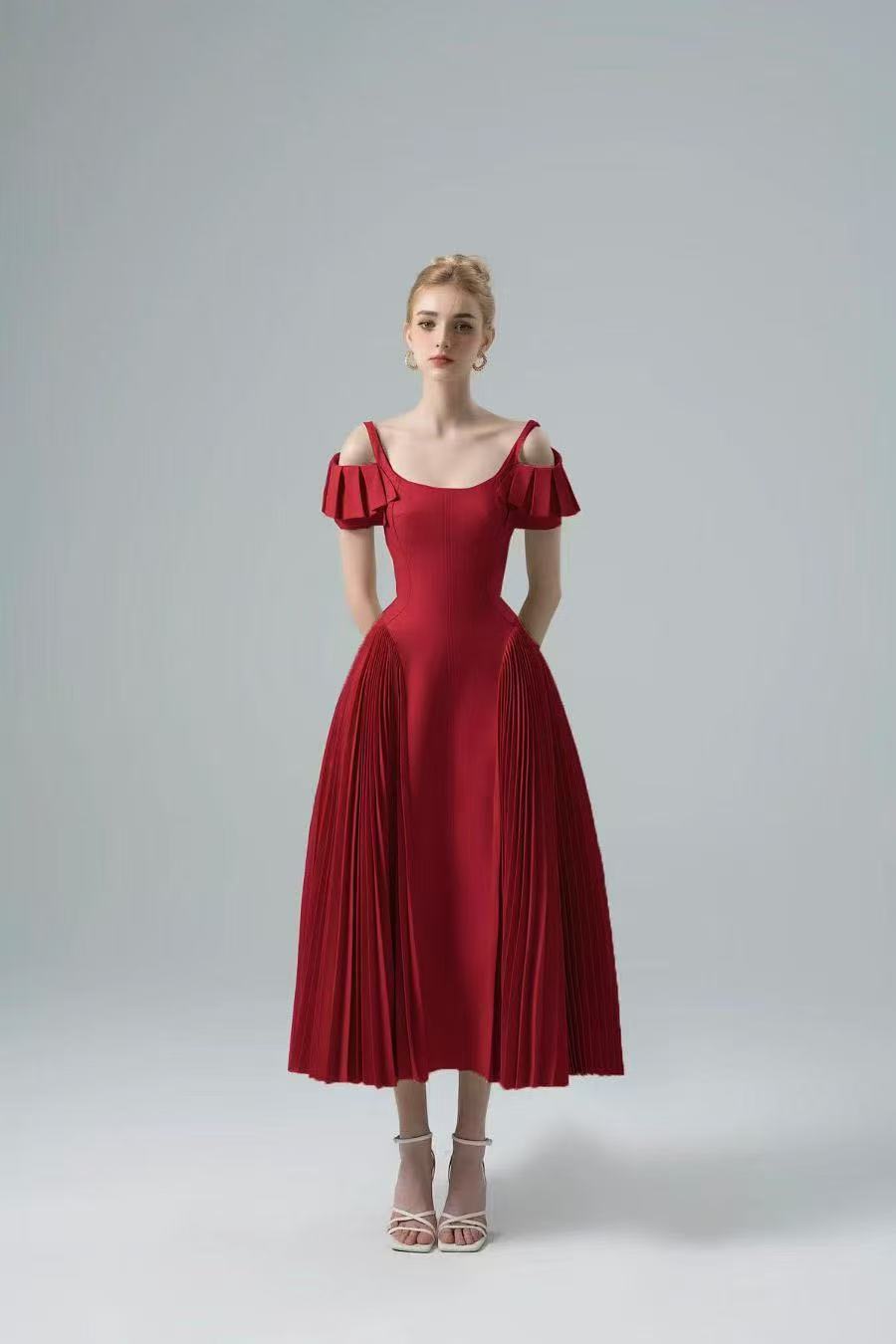 Đầm thiết kế cao cấp dáng dài xếp li áo cổ rộng Màu Đỏ cực đẹp 6775