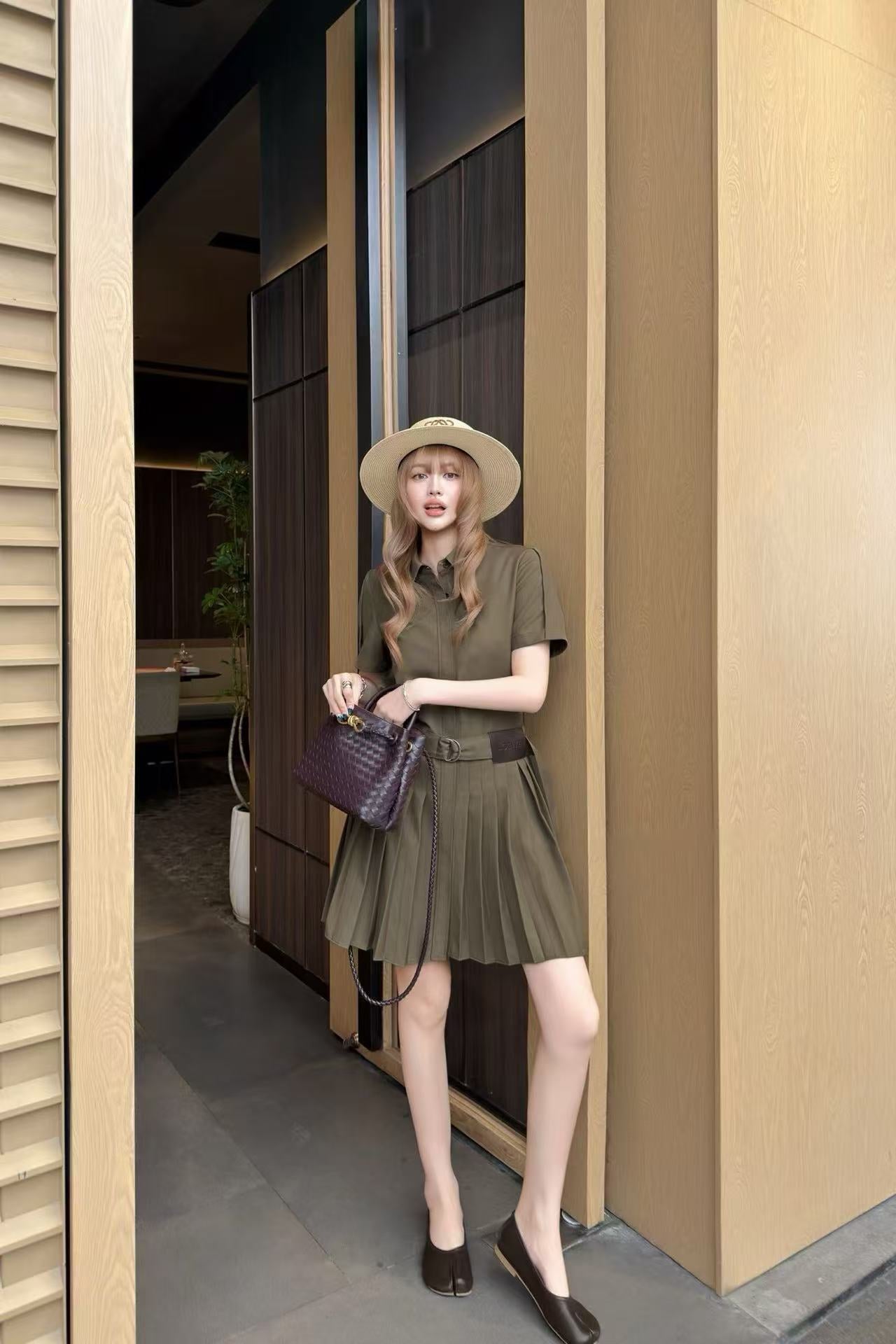 Đầm Loewe xếp li kèm belt xịn Màu xanh rêu 8294