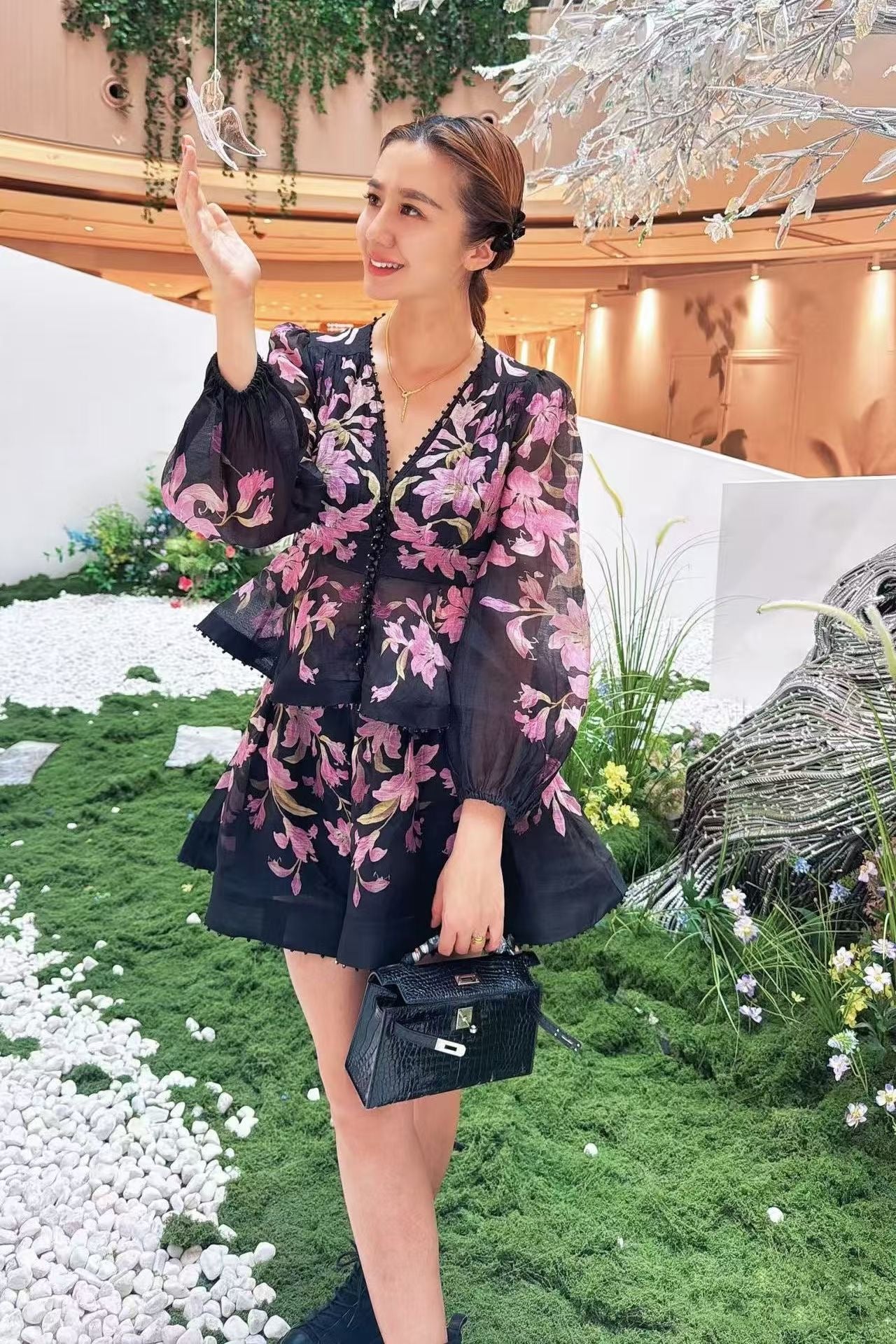 Set lụa quần sọt áo dài tay xịn hoa tím màu đen 6783