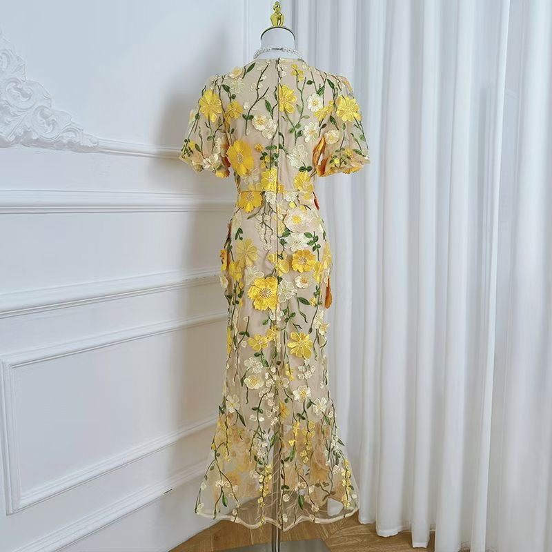 Đầm ren hoa nổi đuôi cá ngắn tay Màu Đỏ 6817