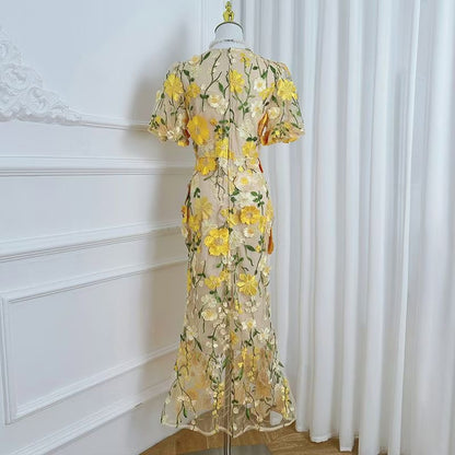 Đầm ren hoa nổi đuôi cá ngắn tay Màu Đỏ 6817