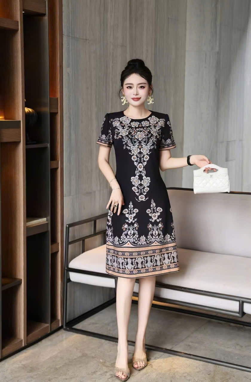 Đầm suông lụa đen bông hoa trắng 6709