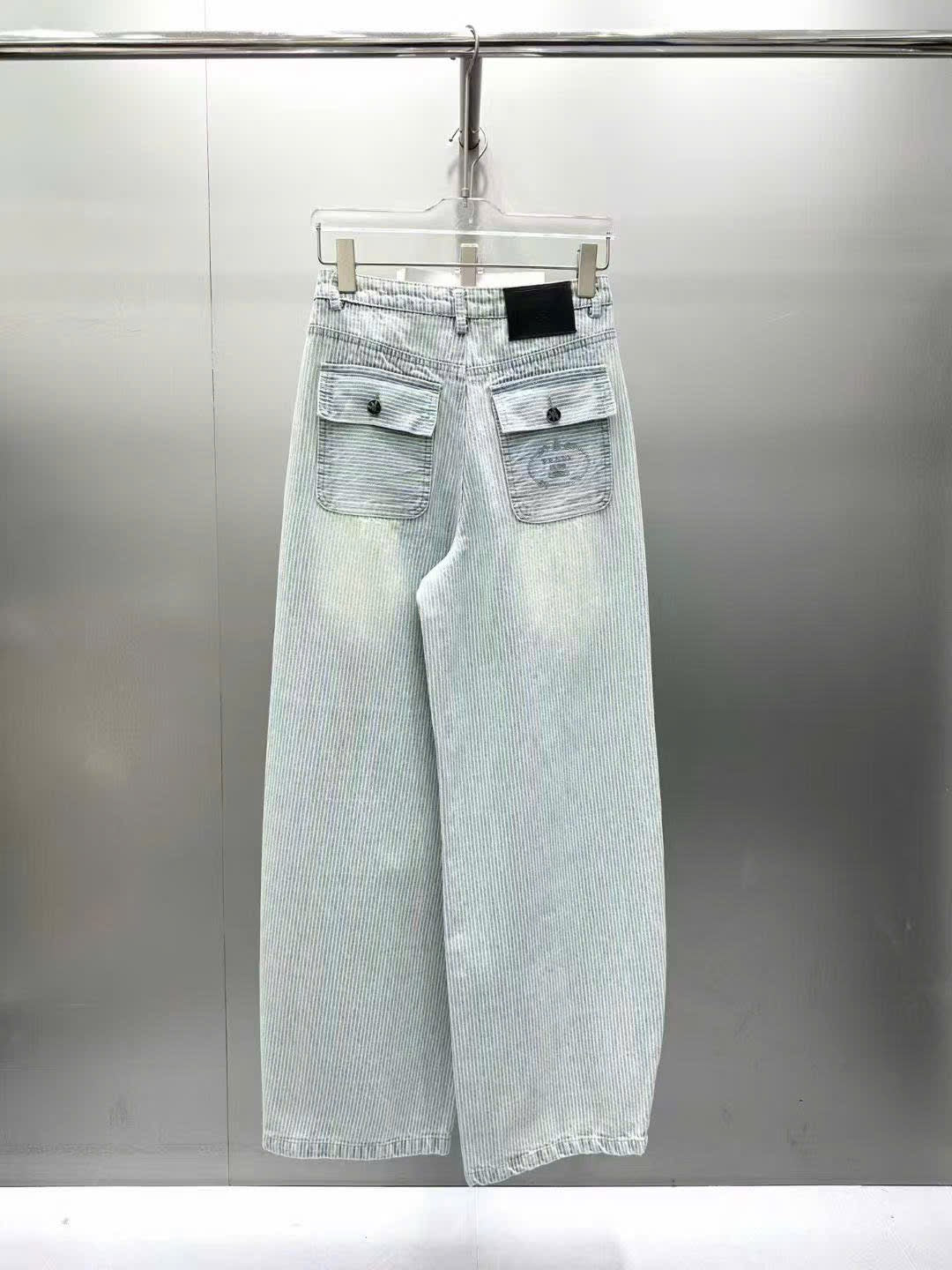 Quần Jeans baggy Prada sọc xanh trắng 7872