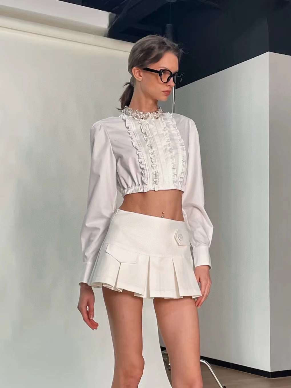 Áo sơ mi crop top Miu cườm cổ MÀU XANH 3653