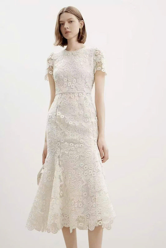 Đầm thiết kế ren tay ngắn dáng dài màu kem 6346