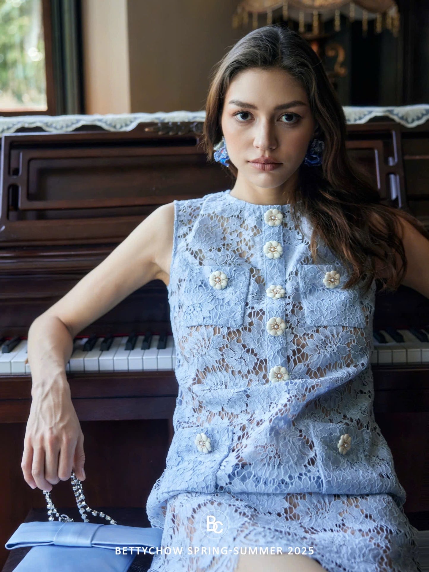 Đầm ren sát nách ngắn màu xanh nhạt 6321