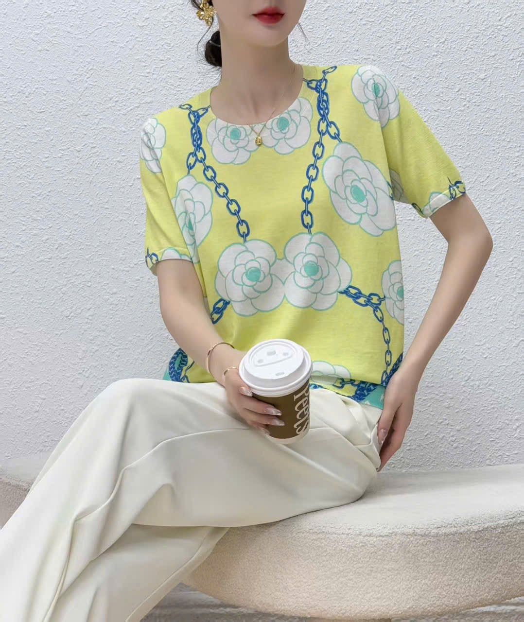 Áo Montoghi mềm mát mịn hoạ tiết bông vàng 6794