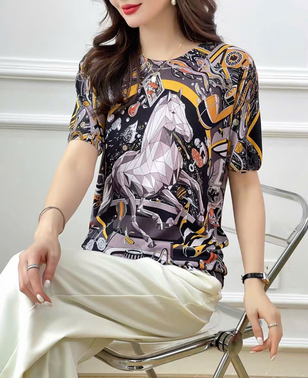 Áo Montoghi mềm mát mịn hoạ tiết ngựa xám phối vàng 6798