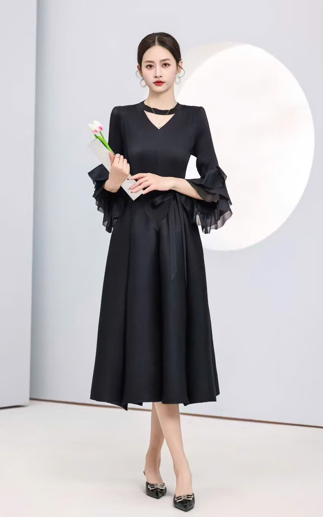 Đầm thun nhún xếp li tay bèo màu đen 5129