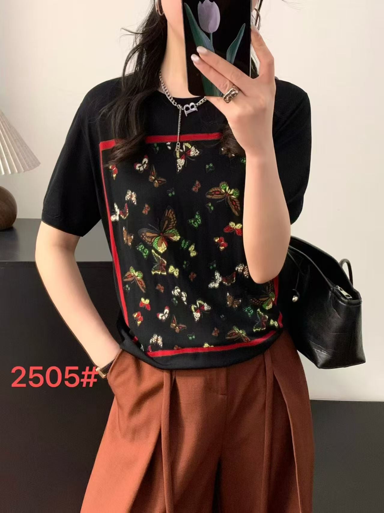 Áo Montoghi CC bướm trong ô vuông Màu Đen 8746