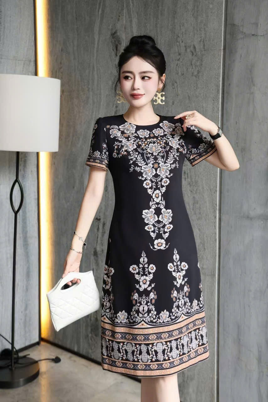 Đầm suông lụa đen bông hoa trắng 6709