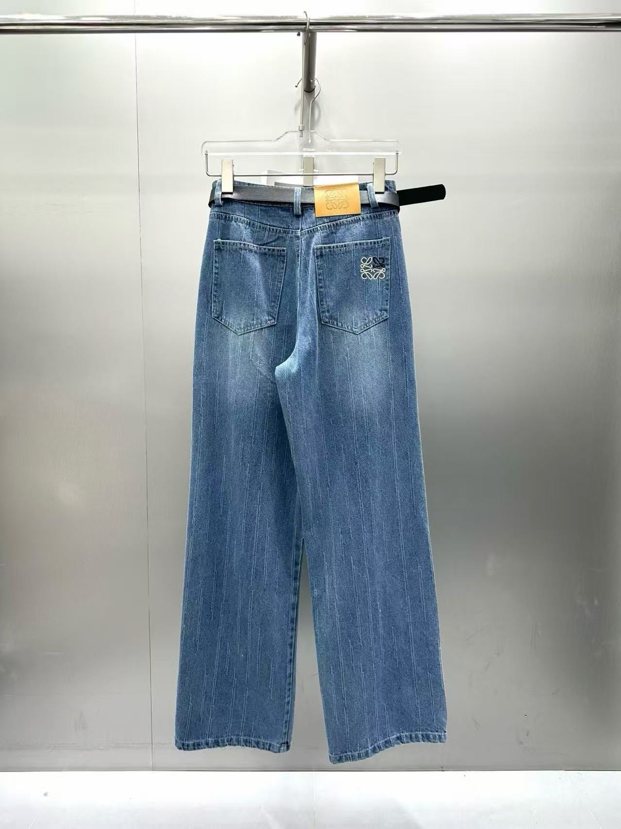 Quấn Low jean suông thêu logo túi sau kèm belt 8321