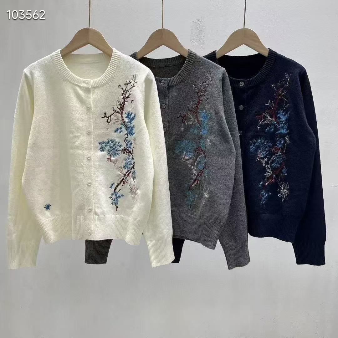 Áo khoác len thêu hoa ngực trái và lưng Màu Xám 6879