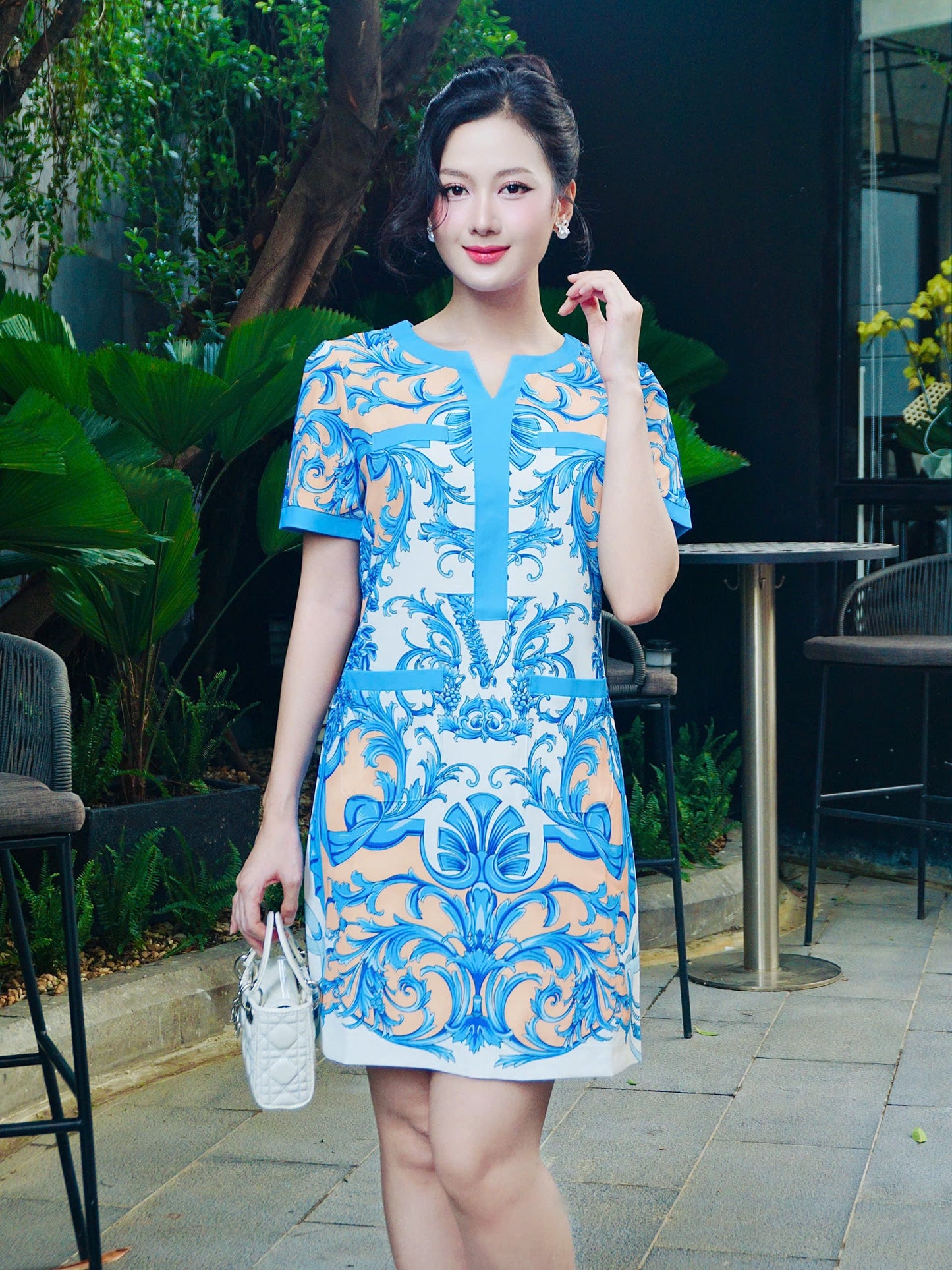 Đầm suông lụa 2 lớp hoạ tiết V xanh 7465