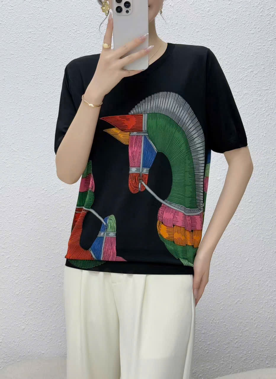 Áo Montoghi mềm mát mịn hoạ tiết ngựa xanh lá 6796