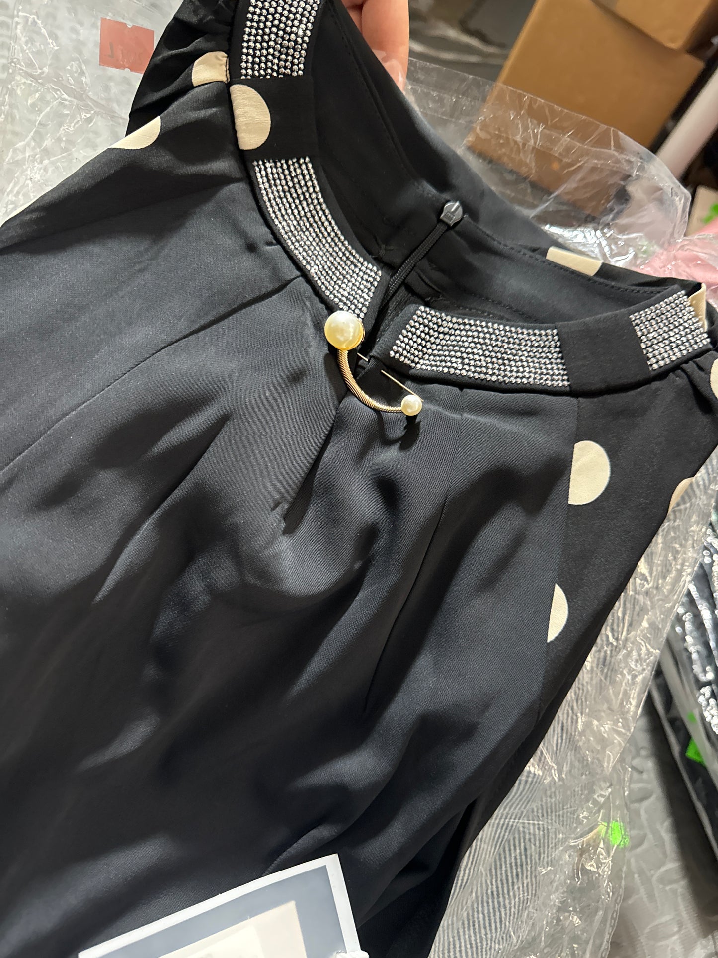 Đầm dài chấm bi đính đá quanh cổ MÀU ĐEN 8678