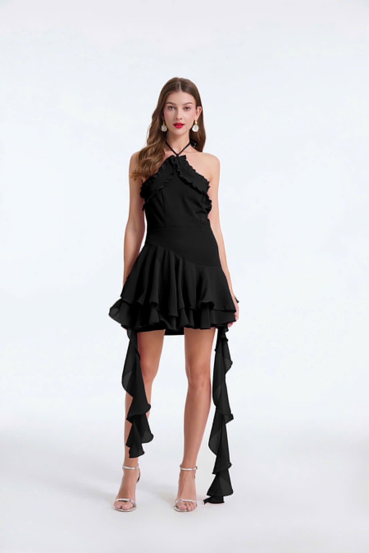 Đầm đen yếm hai dây cạnh sườn thời trang 5820